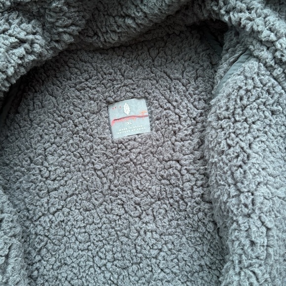 Free People Hit The Slopes
NWT Sequin Jacket FP Movement
Size XL - Picture 4 of 5